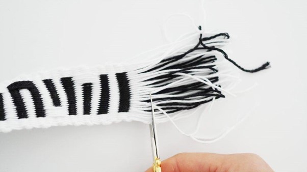The Good Yarn Inkle Inklette Loom Shuttle Unmercerised Thread Make a belt scissors