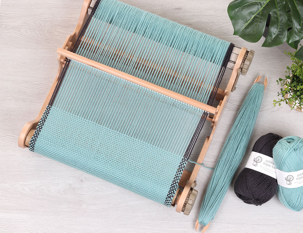 The Good Yarn weave a blanket on a rigid heddle loom