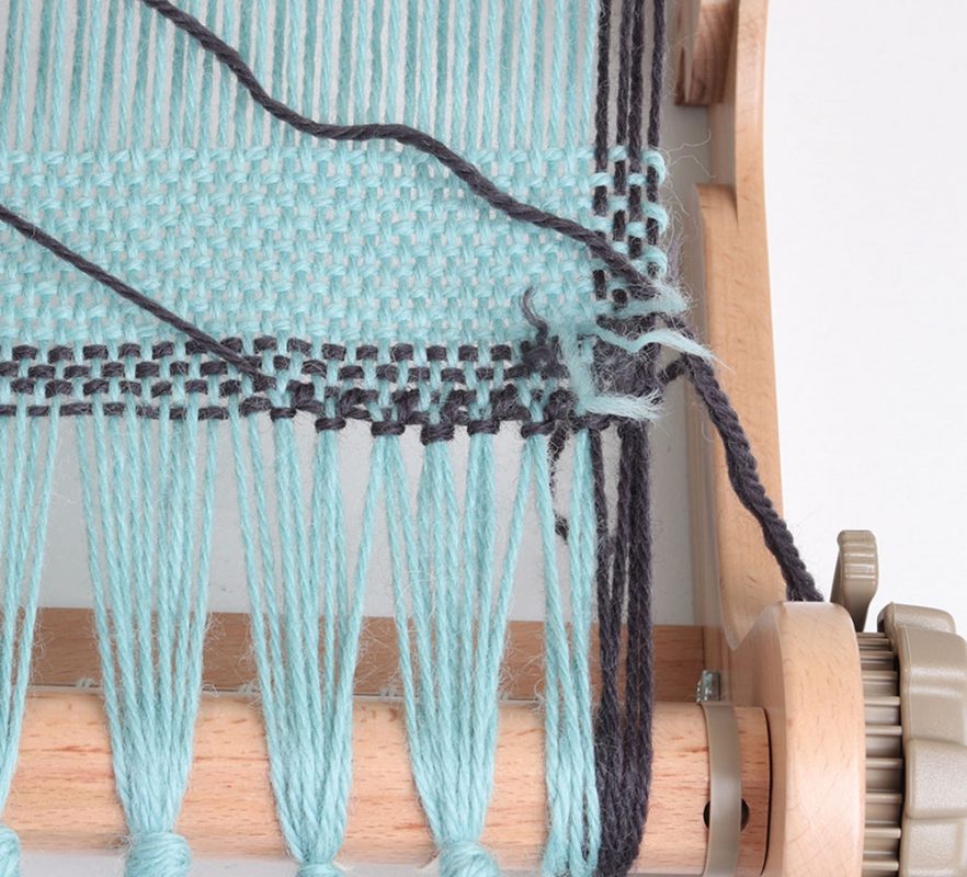 The Good Yarn weave a blanket on a sampleit loom